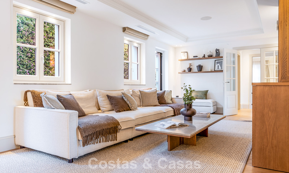 Élégante villa aux influences provençales à vendre dans le prestigieux quartier de Nueva Andalucía, Marbella 801787