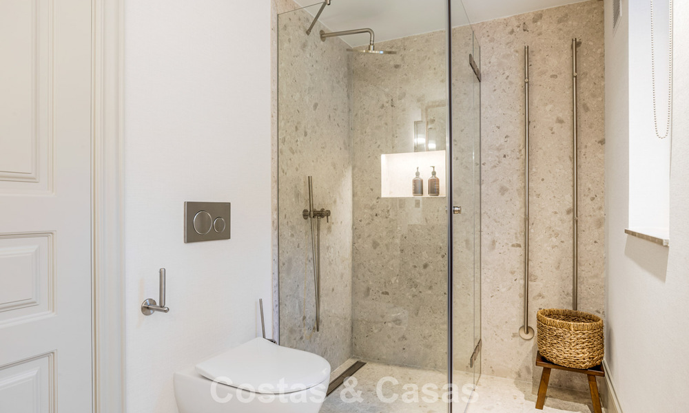 Élégante villa aux influences provençales à vendre dans le prestigieux quartier de Nueva Andalucía, Marbella 801791