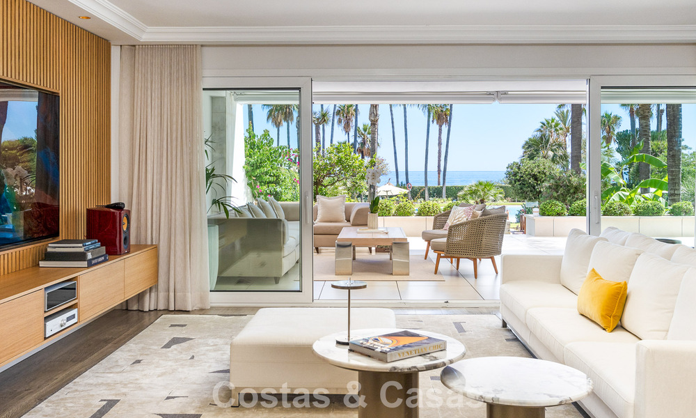 Appartement de jardin avec vue sur la mer à vendre à Los Granados, une résidence de prestige en front de mer à Puerto Banús, Marbella 801891