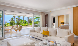 Appartement de jardin avec vue sur la mer à vendre à Los Granados, une résidence de prestige en front de mer à Puerto Banús, Marbella 801896 