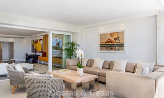 Appartement de jardin avec vue sur la mer à vendre à Los Granados, une résidence de prestige en front de mer à Puerto Banús, Marbella 801899 