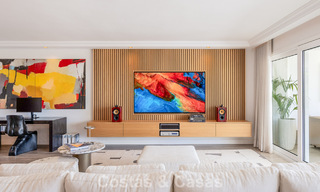 Appartement de jardin avec vue sur la mer à vendre à Los Granados, une résidence de prestige en front de mer à Puerto Banús, Marbella 801905 