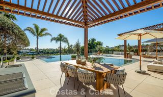 Villa de style méditerranéen à vendre, en première ligne de golf, dans un quartier prestigieux de Nueva Andalucía, Marbella 801909 