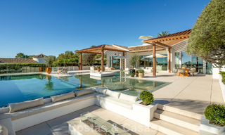 Villa de style méditerranéen à vendre, en première ligne de golf, dans un quartier prestigieux de Nueva Andalucía, Marbella 801910 