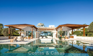 Villa de style méditerranéen à vendre, en première ligne de golf, dans un quartier prestigieux de Nueva Andalucía, Marbella 801911 