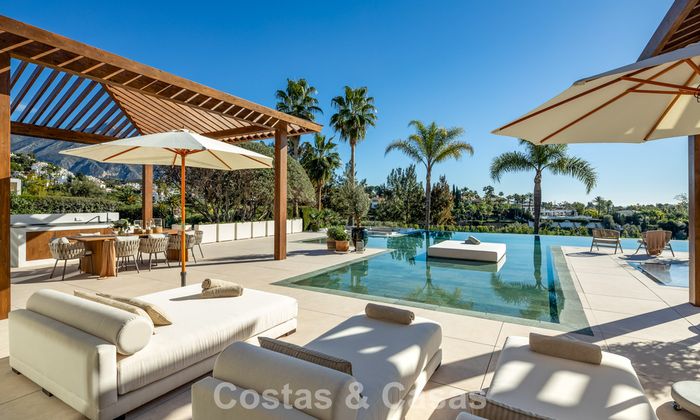 Villa de style méditerranéen à vendre, en première ligne de golf, dans un quartier prestigieux de Nueva Andalucía, Marbella 801912