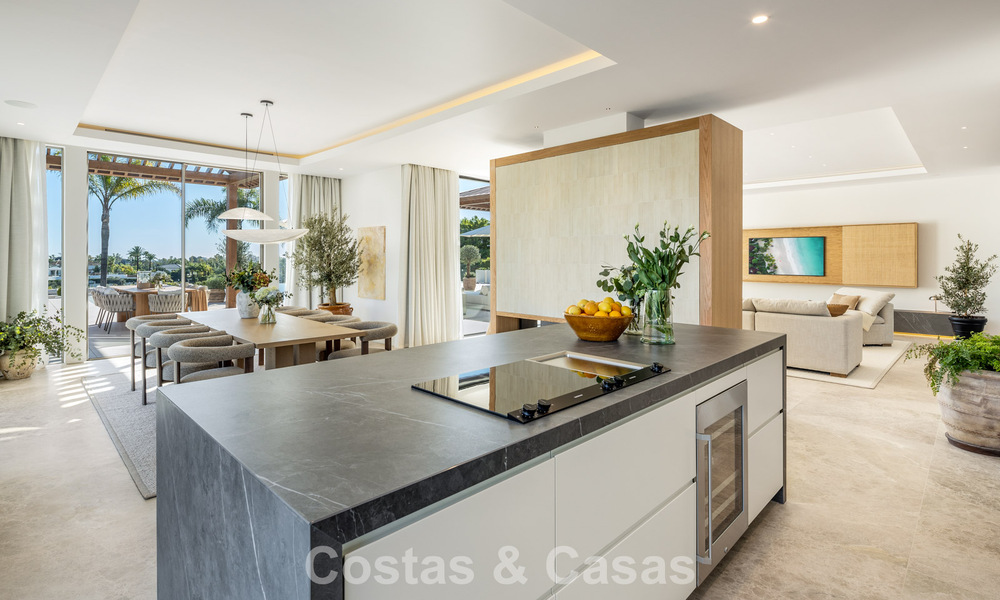 Villa de style méditerranéen à vendre, en première ligne de golf, dans un quartier prestigieux de Nueva Andalucía, Marbella 801915
