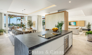 Villa de style méditerranéen à vendre, en première ligne de golf, dans un quartier prestigieux de Nueva Andalucía, Marbella 801915 