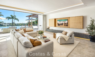 Villa de style méditerranéen à vendre, en première ligne de golf, dans un quartier prestigieux de Nueva Andalucía, Marbella 801916 