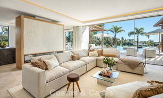 Villa de style méditerranéen à vendre, en première ligne de golf, dans un quartier prestigieux de Nueva Andalucía, Marbella 801917 