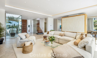 Villa de style méditerranéen à vendre, en première ligne de golf, dans un quartier prestigieux de Nueva Andalucía, Marbella 801918 