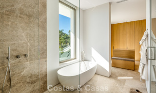 Villa de style méditerranéen à vendre, en première ligne de golf, dans un quartier prestigieux de Nueva Andalucía, Marbella 801919 