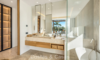 Villa de style méditerranéen à vendre, en première ligne de golf, dans un quartier prestigieux de Nueva Andalucía, Marbella 801920 
