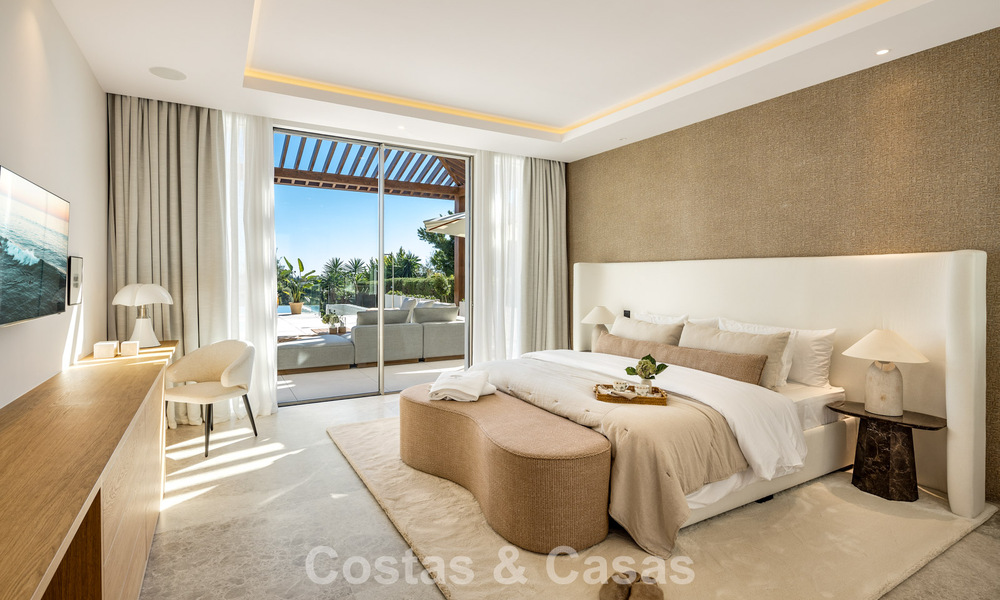 Villa de style méditerranéen à vendre, en première ligne de golf, dans un quartier prestigieux de Nueva Andalucía, Marbella 801922