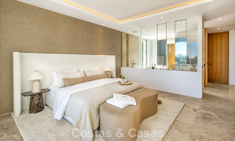 Villa de style méditerranéen à vendre, en première ligne de golf, dans un quartier prestigieux de Nueva Andalucía, Marbella 801923