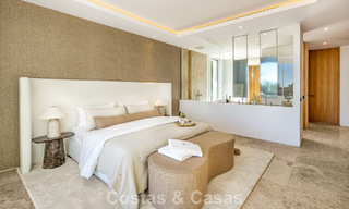 Villa de style méditerranéen à vendre, en première ligne de golf, dans un quartier prestigieux de Nueva Andalucía, Marbella 801923 