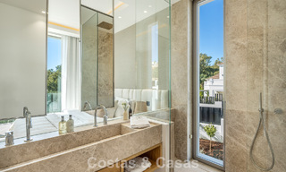 Villa de style méditerranéen à vendre, en première ligne de golf, dans un quartier prestigieux de Nueva Andalucía, Marbella 801925 