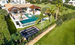 Villa de style méditerranéen à vendre, en première ligne de golf, dans un quartier prestigieux de Nueva Andalucía, Marbella 801932 