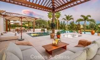 Villa de style méditerranéen à vendre, en première ligne de golf, dans un quartier prestigieux de Nueva Andalucía, Marbella 801935 