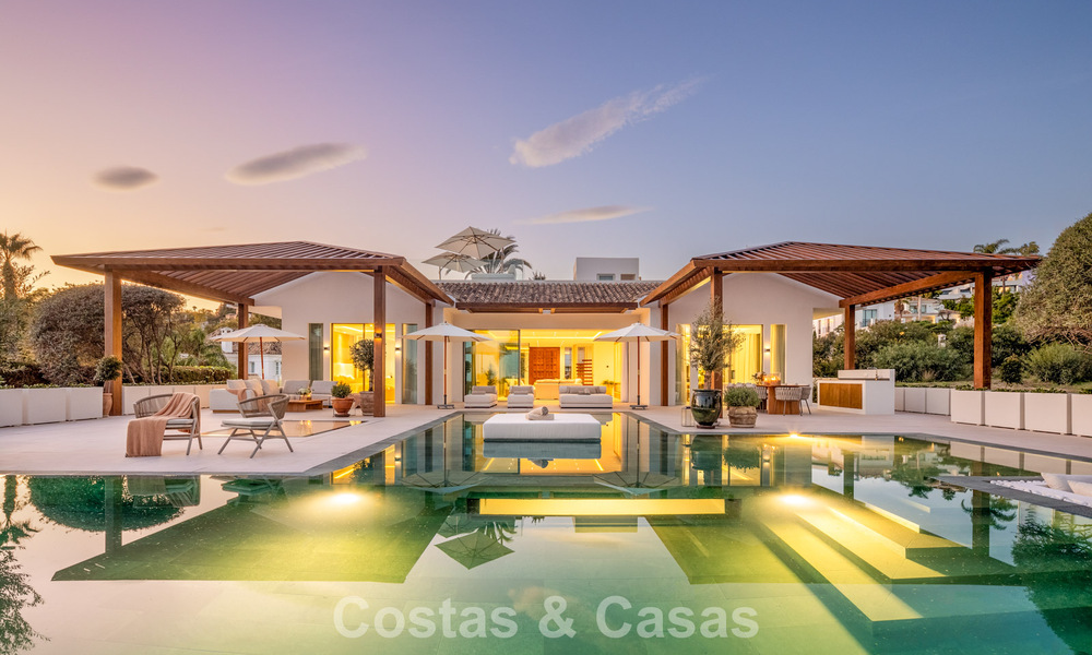 Villa de style méditerranéen à vendre, en première ligne de golf, dans un quartier prestigieux de Nueva Andalucía, Marbella 801936
