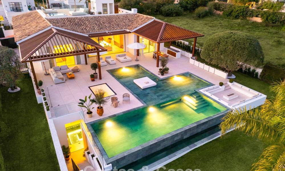 Villa de style méditerranéen à vendre, en première ligne de golf, dans un quartier prestigieux de Nueva Andalucía, Marbella 801940