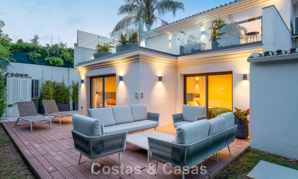 Villa de luxe moderne avec piscine chauffée à vendre dans la Vallée du Golf de Nueva Andalucía, Marbella 801945
