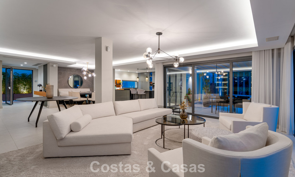 Villa de luxe moderne avec piscine chauffée à vendre dans la Vallée du Golf de Nueva Andalucía, Marbella 801948