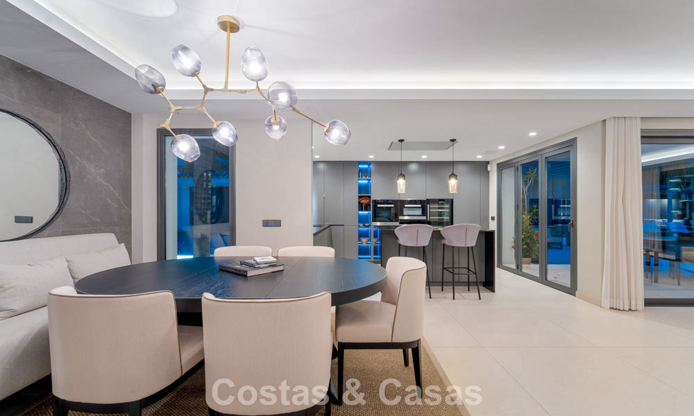 Villa de luxe moderne avec piscine chauffée à vendre dans la Vallée du Golf de Nueva Andalucía, Marbella 801950