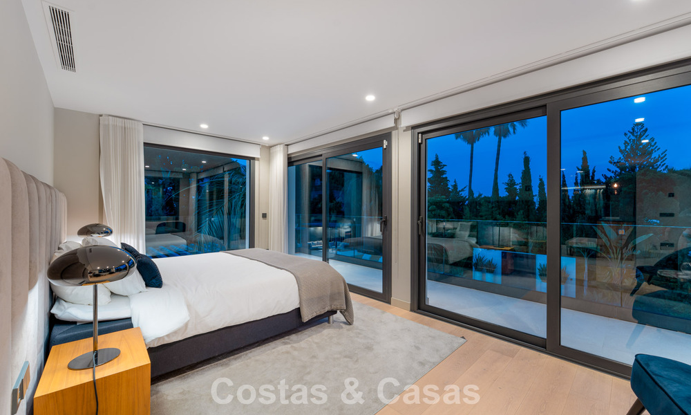 Villa de luxe moderne avec piscine chauffée à vendre dans la Vallée du Golf de Nueva Andalucía, Marbella 801951