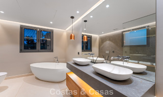 Villa de luxe moderne avec piscine chauffée à vendre dans la Vallée du Golf de Nueva Andalucía, Marbella 801952 