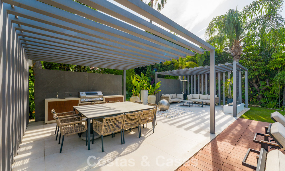 Villa de luxe moderne avec piscine chauffée à vendre dans la Vallée du Golf de Nueva Andalucía, Marbella 801953