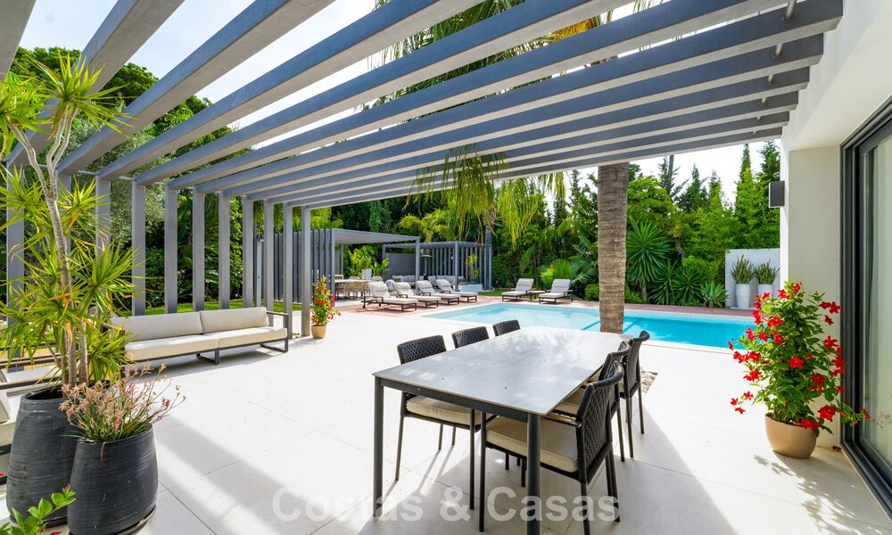 Villa de luxe moderne avec piscine chauffée à vendre dans la Vallée du Golf de Nueva Andalucía, Marbella 801955