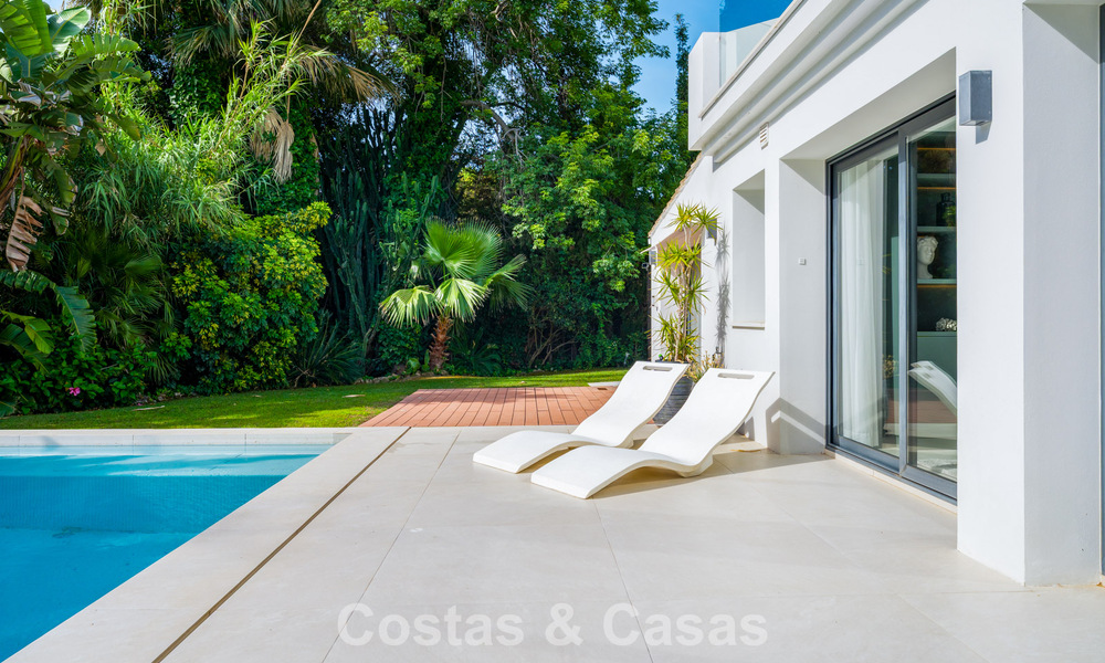 Villa de luxe moderne avec piscine chauffée à vendre dans la Vallée du Golf de Nueva Andalucía, Marbella 801956