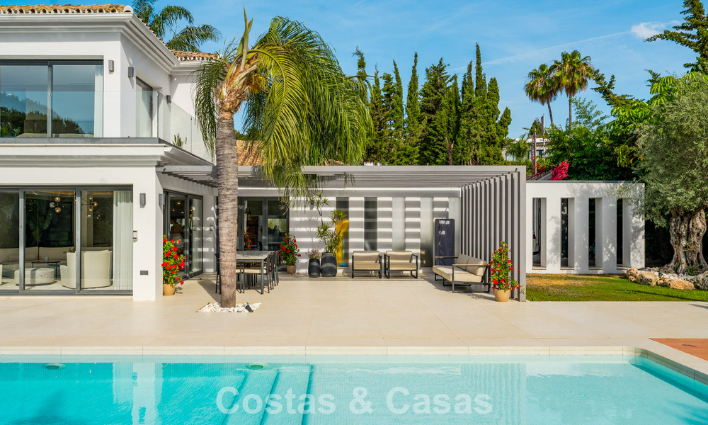 Villa de luxe moderne avec piscine chauffée à vendre dans la Vallée du Golf de Nueva Andalucía, Marbella 801959