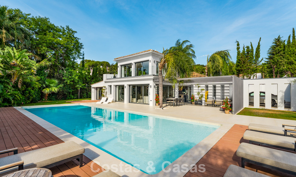 Villa de luxe moderne avec piscine chauffée à vendre dans la Vallée du Golf de Nueva Andalucía, Marbella 801960