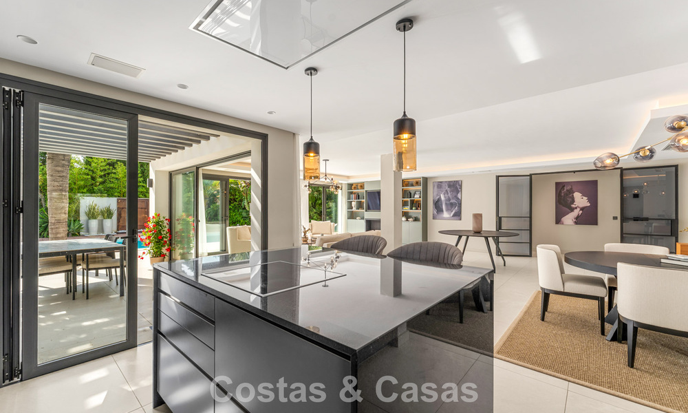 Villa de luxe moderne avec piscine chauffée à vendre dans la Vallée du Golf de Nueva Andalucía, Marbella 801962