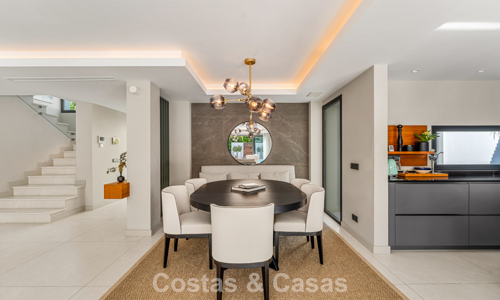 Villa de luxe moderne avec piscine chauffée à vendre dans la Vallée du Golf de Nueva Andalucía, Marbella 801963