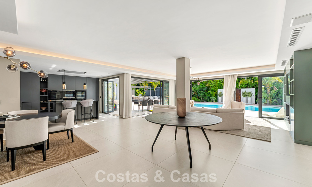 Villa de luxe moderne avec piscine chauffée à vendre dans la Vallée du Golf de Nueva Andalucía, Marbella 801964