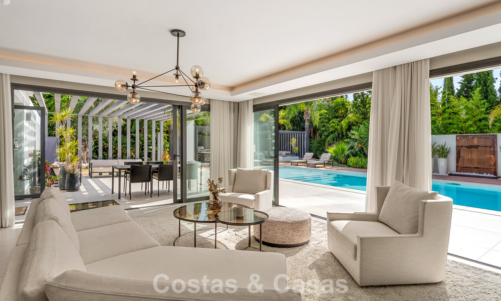 Villa de luxe moderne avec piscine chauffée à vendre dans la Vallée du Golf de Nueva Andalucía, Marbella 801965