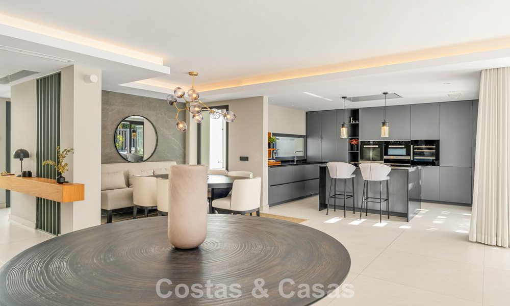 Villa de luxe moderne avec piscine chauffée à vendre dans la Vallée du Golf de Nueva Andalucía, Marbella 801966