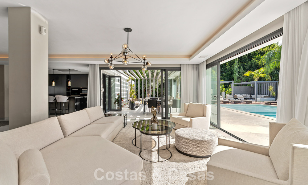 Villa de luxe moderne avec piscine chauffée à vendre dans la Vallée du Golf de Nueva Andalucía, Marbella 801967