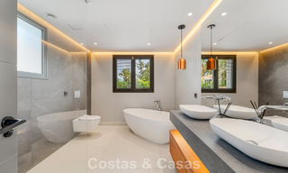 Villa de luxe moderne avec piscine chauffée à vendre dans la Vallée du Golf de Nueva Andalucía, Marbella 801987 