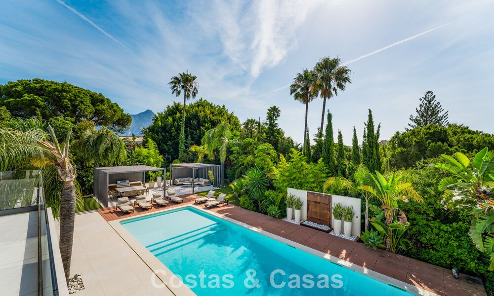 Villa de luxe moderne avec piscine chauffée à vendre dans la Vallée du Golf de Nueva Andalucía, Marbella 801990