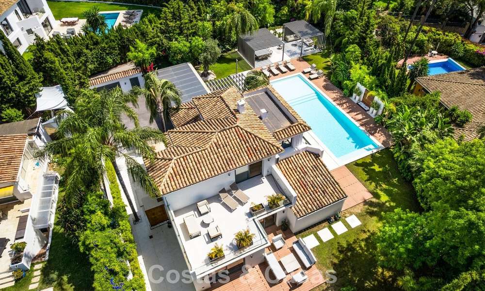 Villa de luxe moderne avec piscine chauffée à vendre dans la Vallée du Golf de Nueva Andalucía, Marbella 801997
