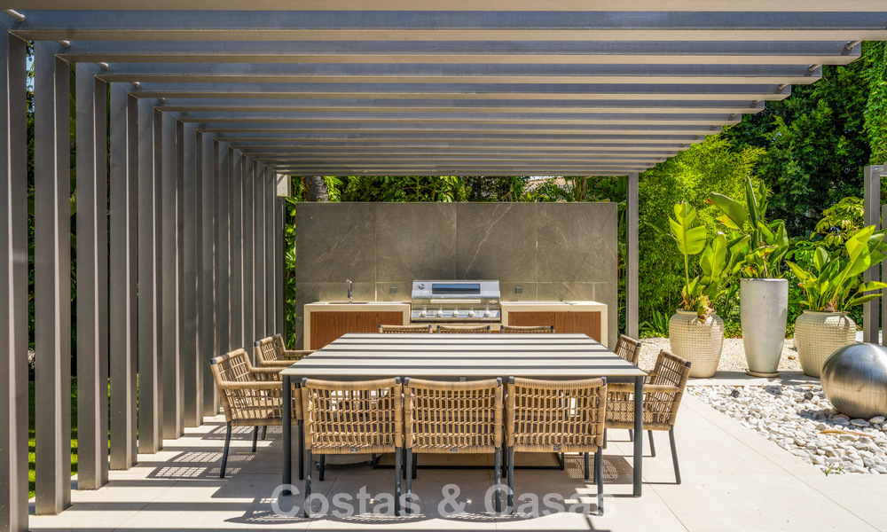 Villa de luxe moderne avec piscine chauffée à vendre dans la Vallée du Golf de Nueva Andalucía, Marbella 802002