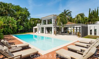 Villa de luxe moderne avec piscine chauffée à vendre dans la Vallée du Golf de Nueva Andalucía, Marbella 802003 