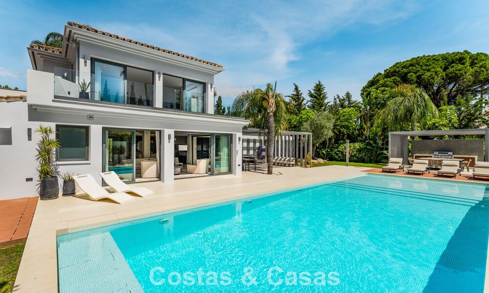 Villa de luxe moderne avec piscine chauffée à vendre dans la Vallée du Golf de Nueva Andalucía, Marbella 802005