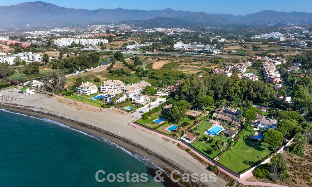 Villa à rénover avec un énorme potentiel à vendre en première ligne de plage entre Marbella et Estepona 802010