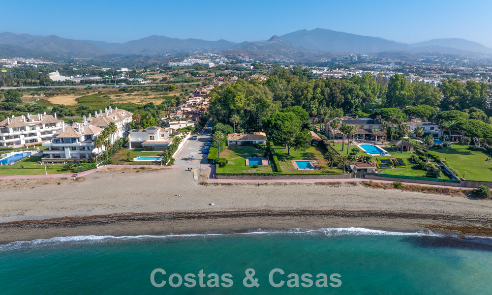 Villa à rénover avec un énorme potentiel à vendre en première ligne de plage entre Marbella et Estepona 802012