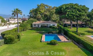 Villa à rénover avec un énorme potentiel à vendre en première ligne de plage entre Marbella et Estepona 802015 